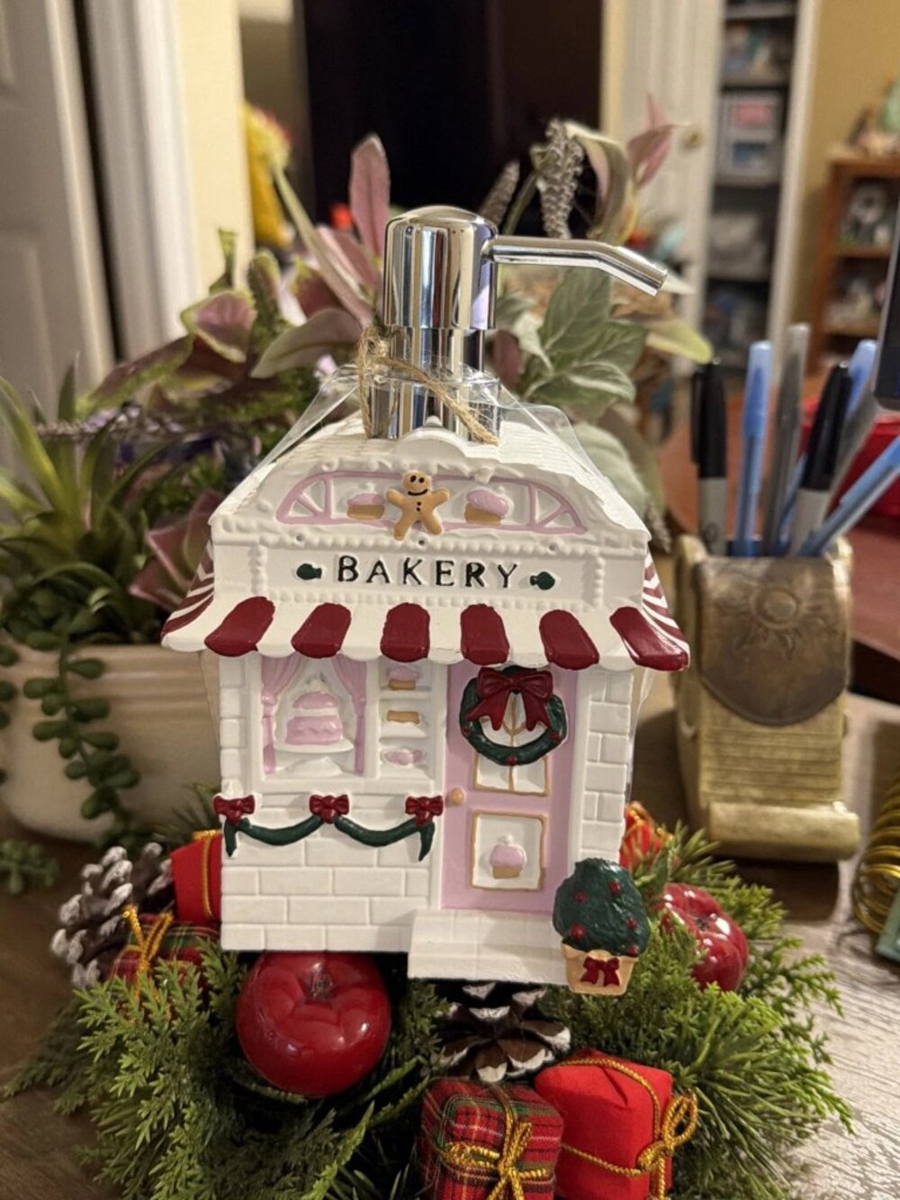 The Holiday Shoppe Resin Bakery Store Soap Dispenser - NEW